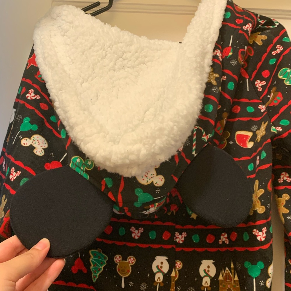 Disney One Piece Christmas Pajamas Holiday Snacks Adult Medium Mickey Mouse Food
